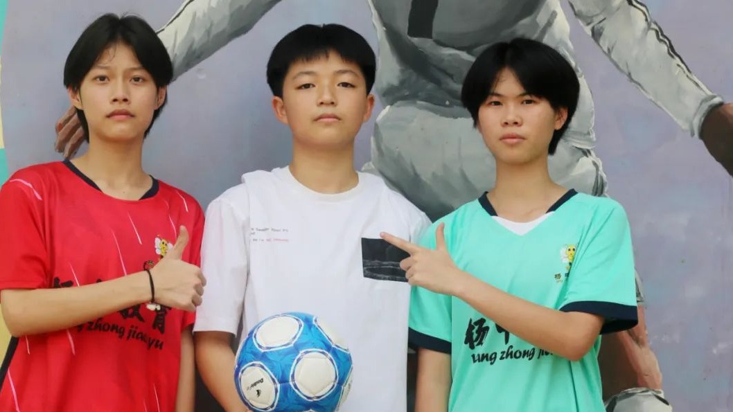 雷州市杨家中学三女生将代表湛江参加省中学生运动会