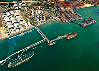 湛江港油码头(三)加强社会建设,创新社会管理,需要我们树立新理念.