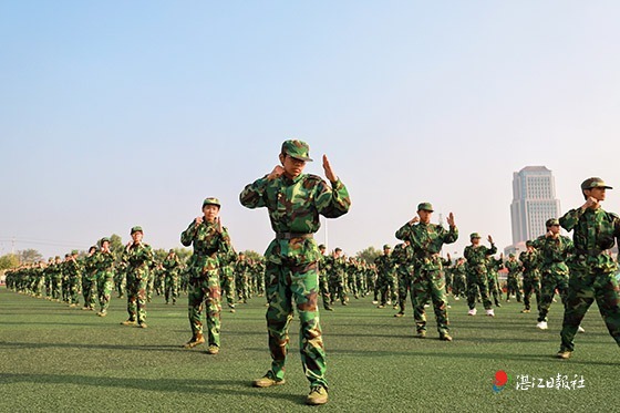 激情洋溢青春飛揚湛江科技學院軍訓檢閱剪影