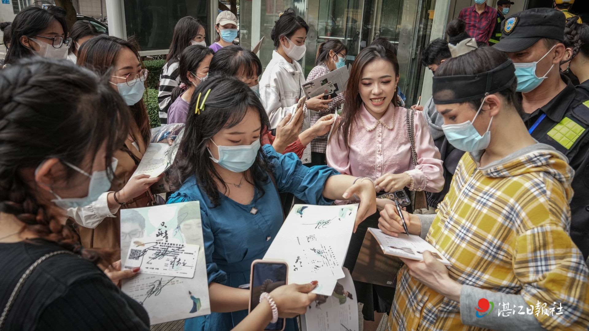 只此再青綠，展卷窺千年