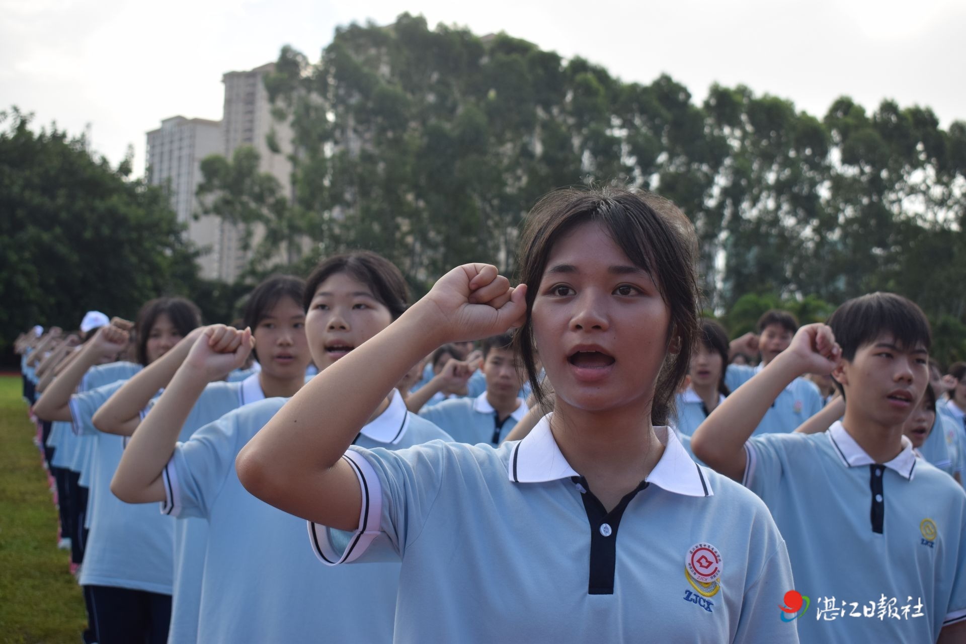 大理州财贸学校校服图片