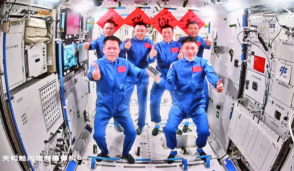<span>神舟十八号3名航天员顺利进驻中国空间站</span>