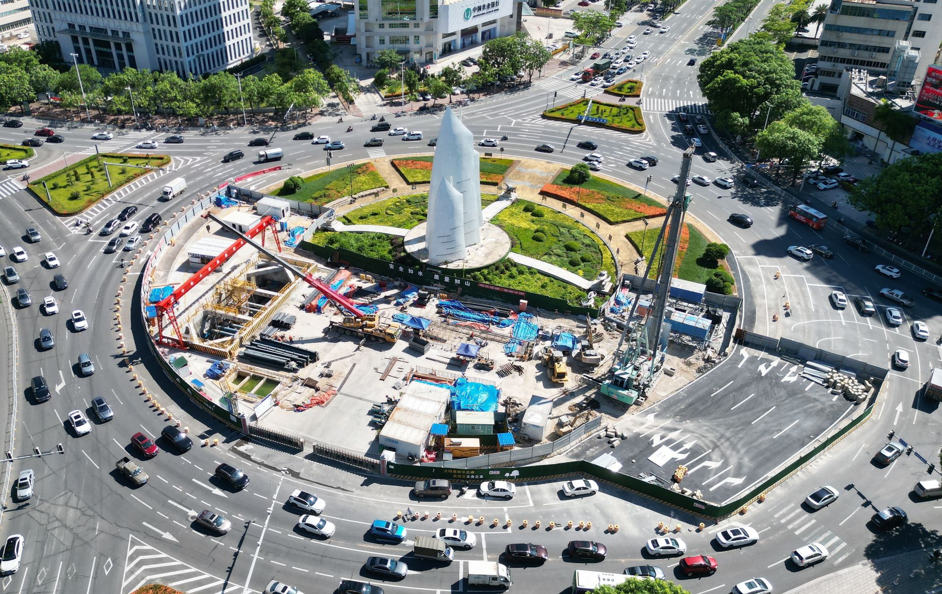 7月13日起，人民大道與樂山路交叉口采取臨時交通管制