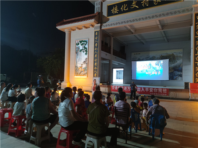 麻章區(qū)啟動《女跳水隊員》觀影活動