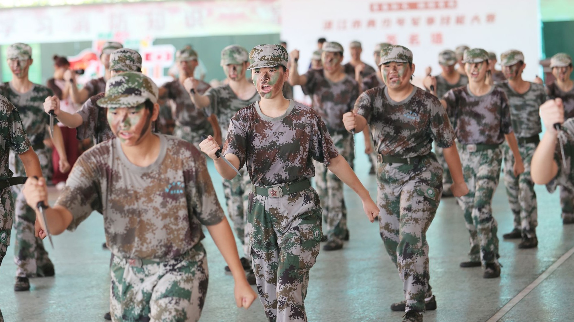 展軍事技能 炫青春風(fēng)采