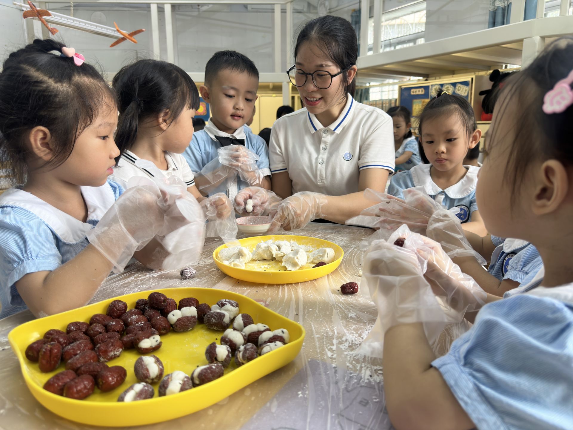 市三幼舉辦喜迎教師節(jié)、中秋節(jié)活動