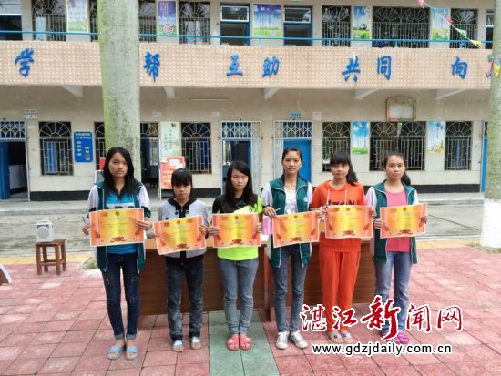 1:受表彰的“优秀共青团员”