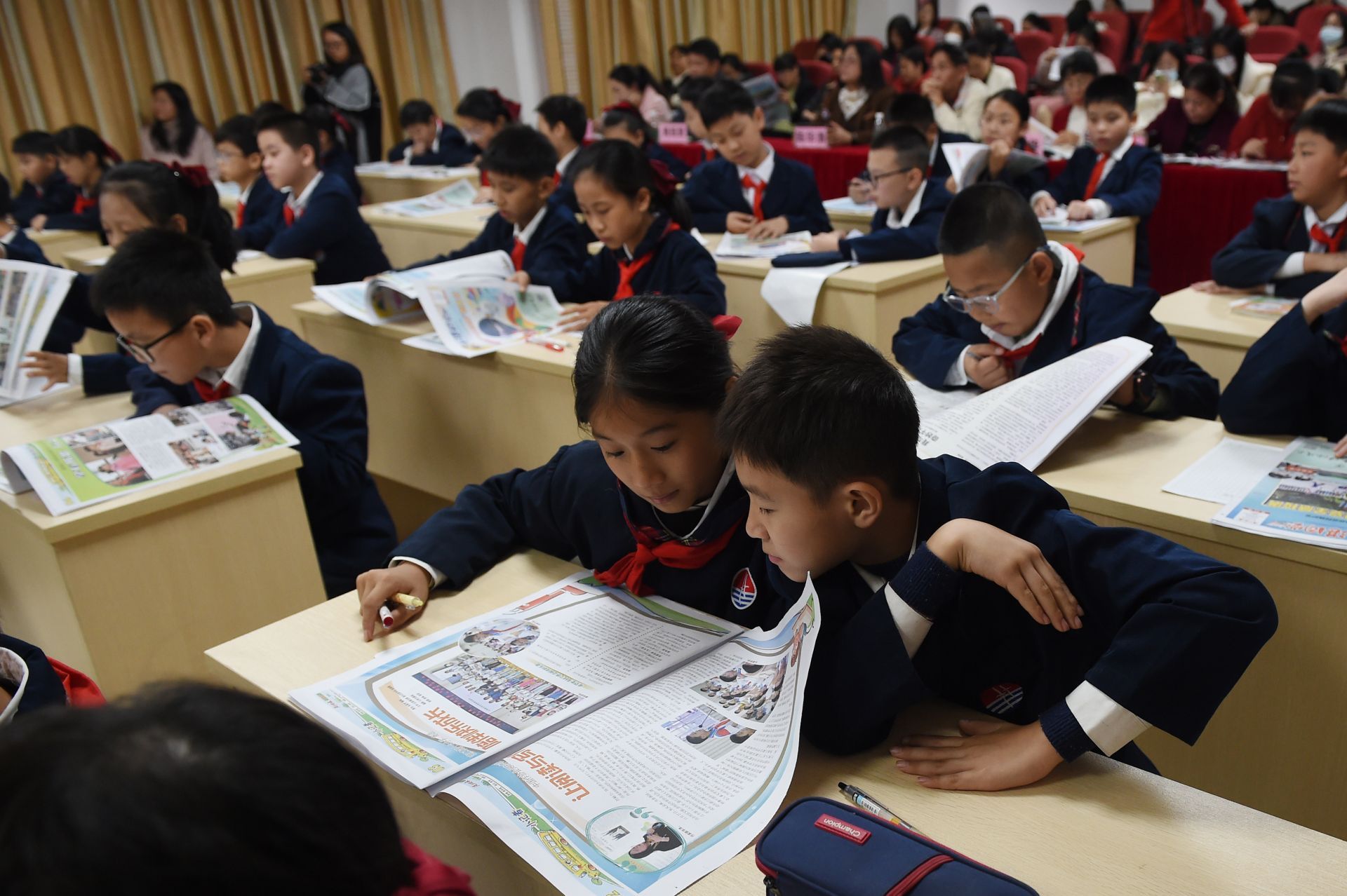 湛江市小小說學會與《小湛同學》走進市二十小開展閱讀寫作活動