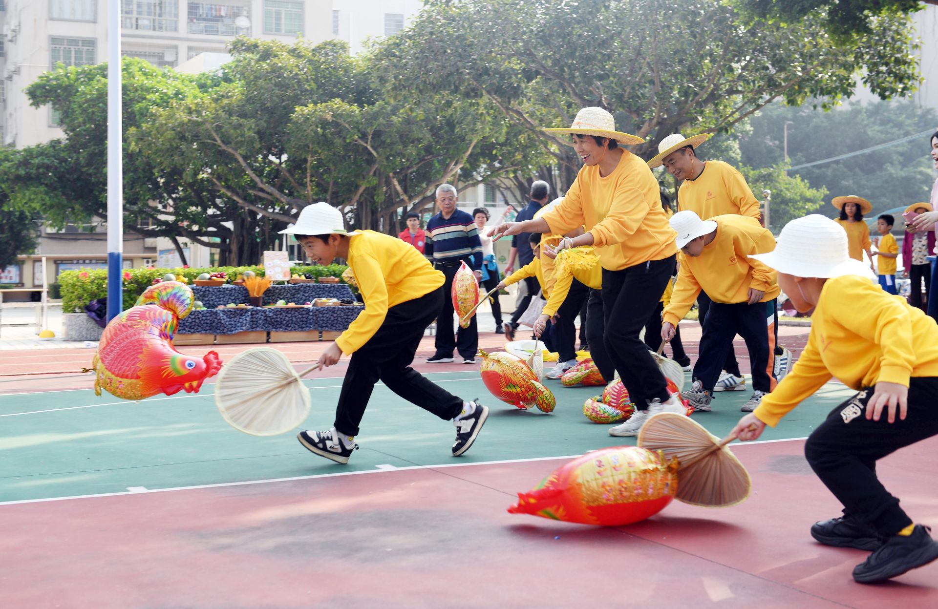 融合趣味運(yùn)動(dòng)會(huì)  多彩項(xiàng)目童真綻放