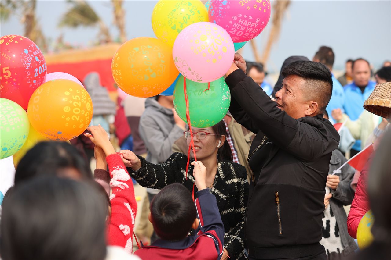 新年新氣象、萬人大合唱！市民群眾打卡點(diǎn)贊魅力南端暖灘