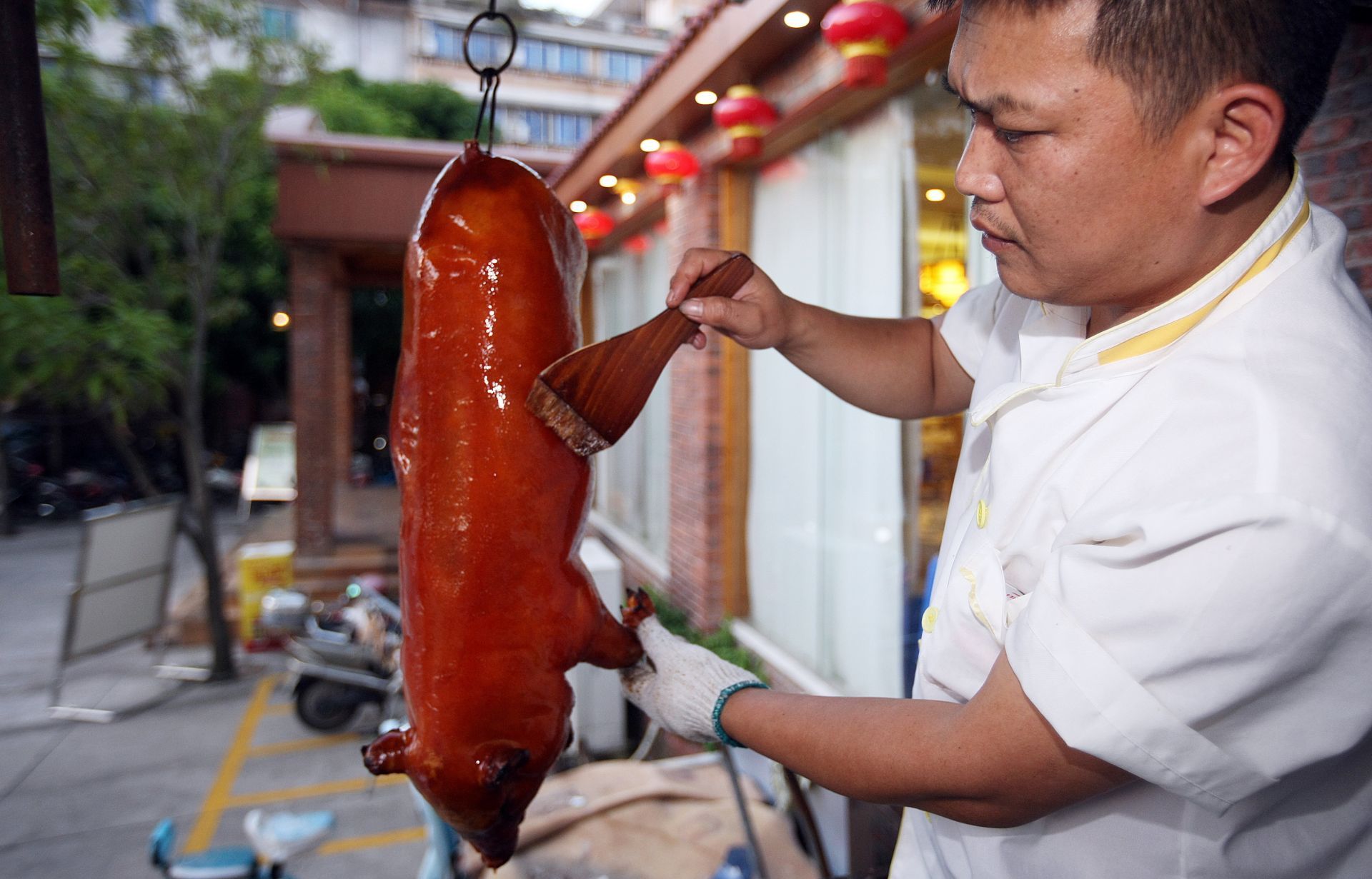 湛江村晚搭臺(tái) 特色美食文化唱戲