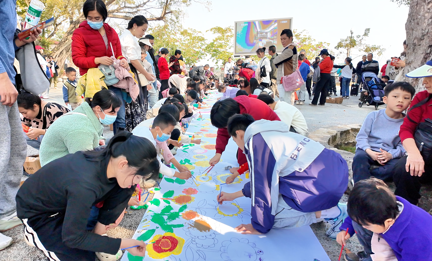 親子家庭花海徒步 繪出美麗鄉(xiāng)村畫卷