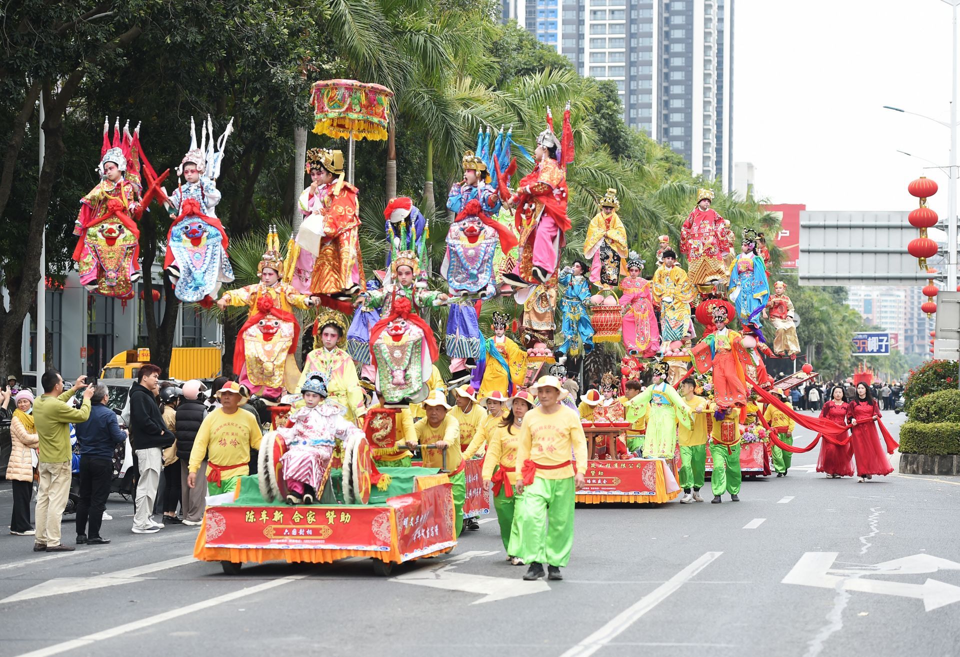 年例民俗文化展演 數(shù)萬群眾領略非遺魅力