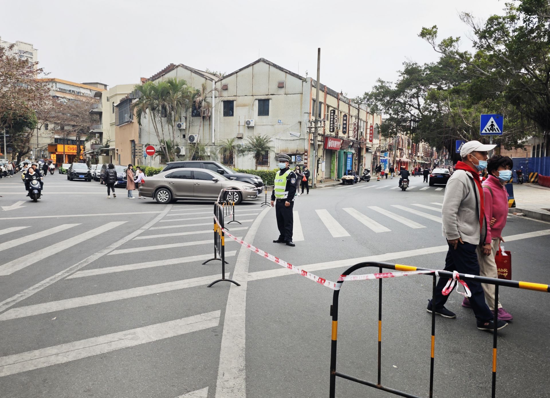 赤坎民主路進行臨時交通管控