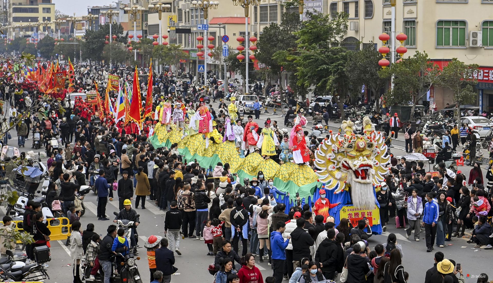 民俗“游”禮  年味“巳”溢