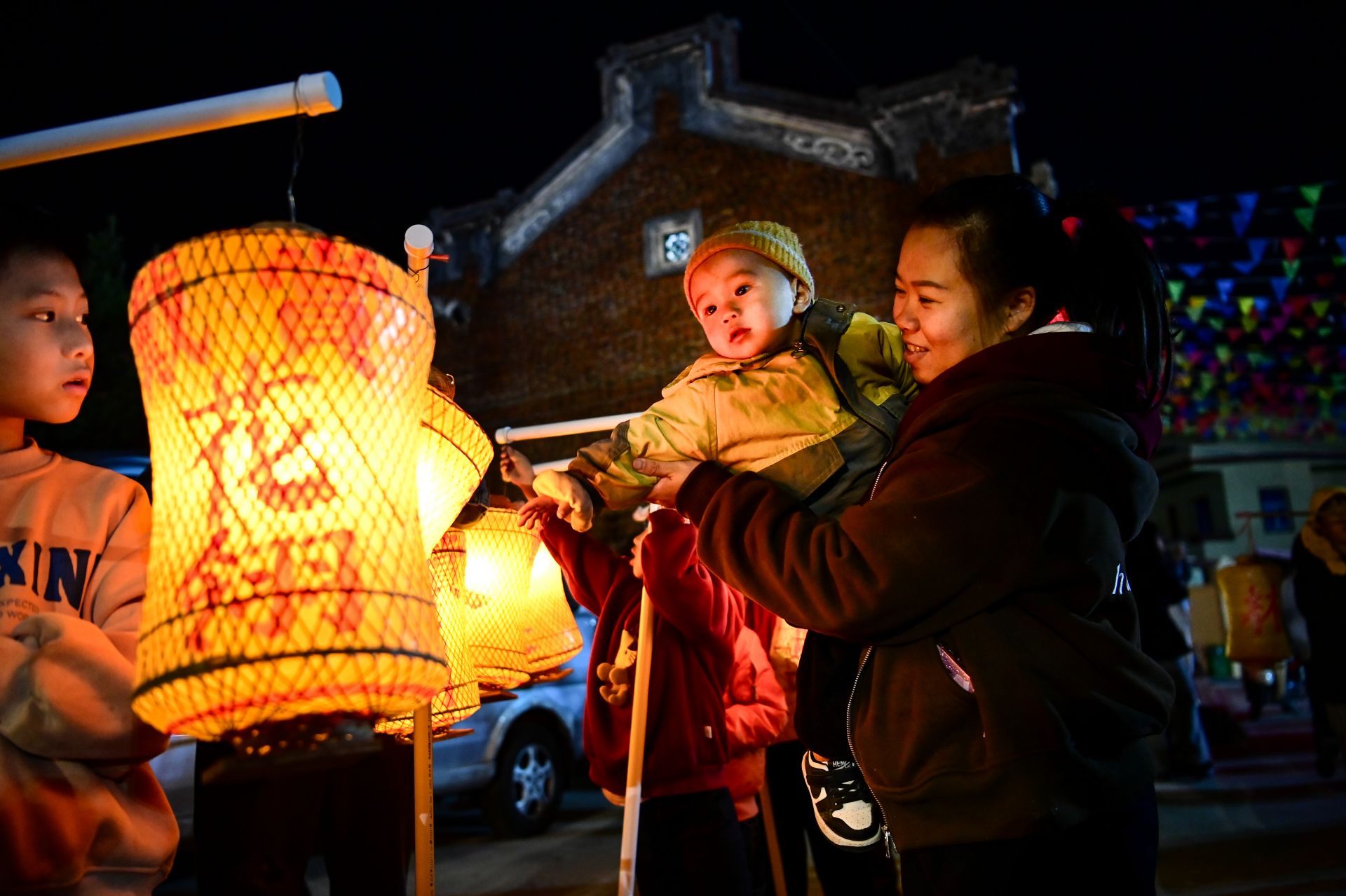 吳川市吳陽(yáng)霞街：狀元燈會(huì)鬧新春