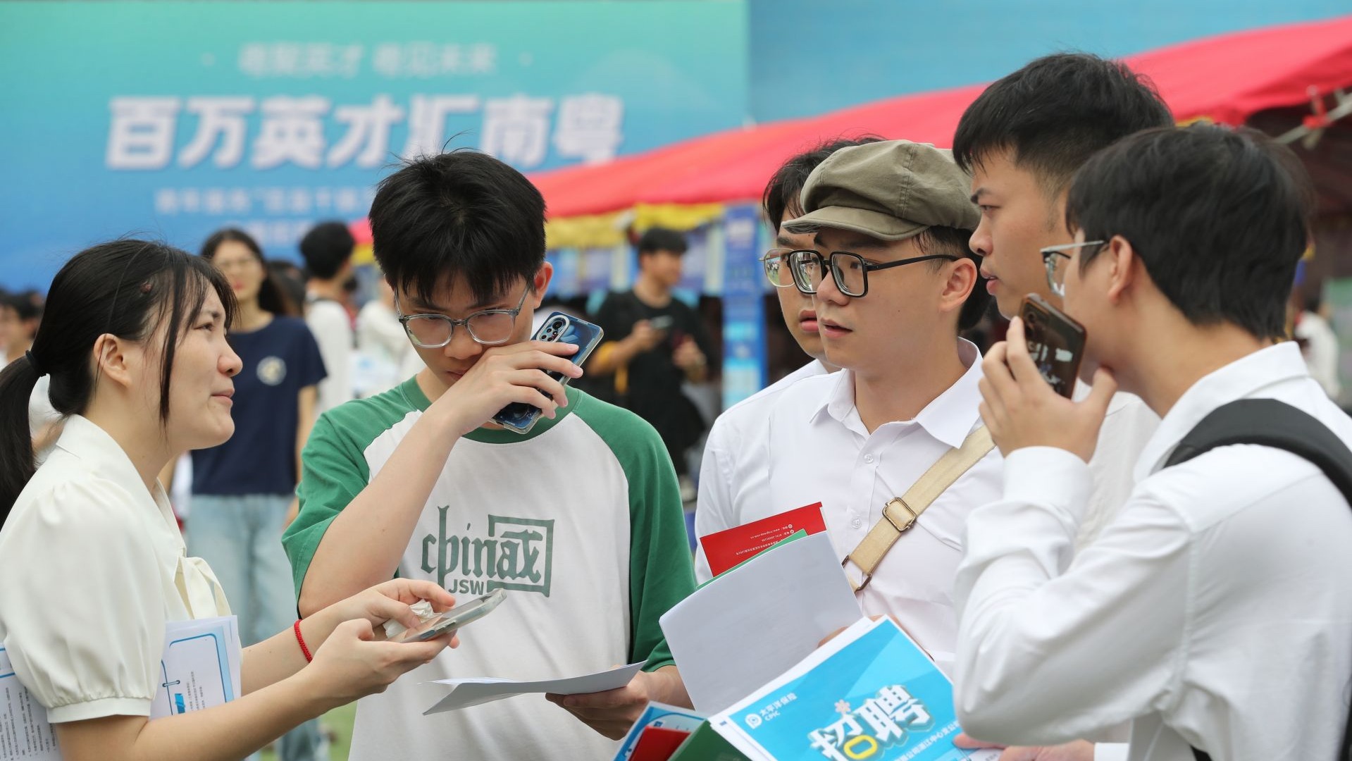 “百万英才汇南粤”粤西专场招聘会在广东海洋大学举办