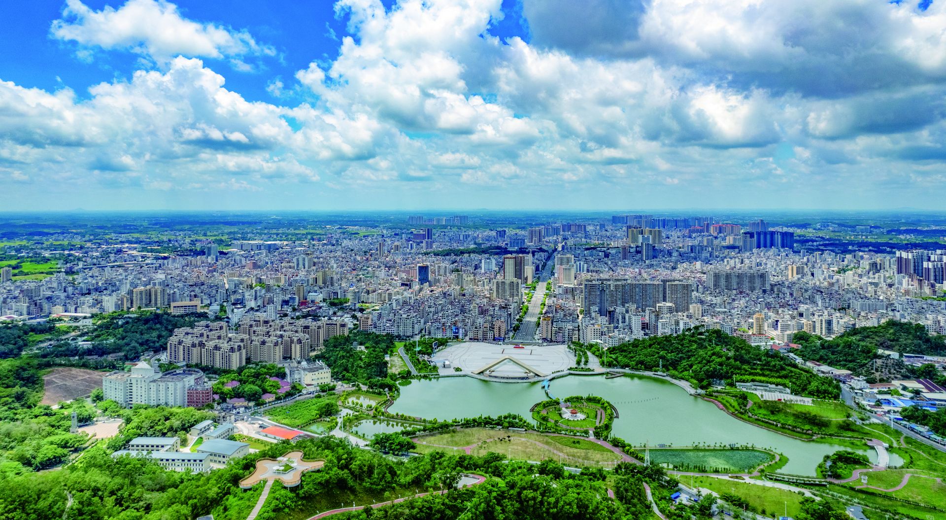 廉江市成功创建全国县级文明城市综述