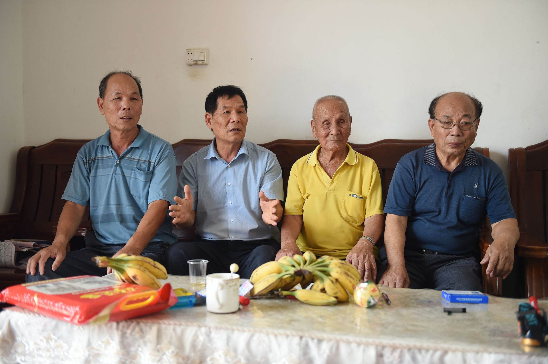 遂溪百岁老人李广权：坚持散步心情好 清白做人传家风