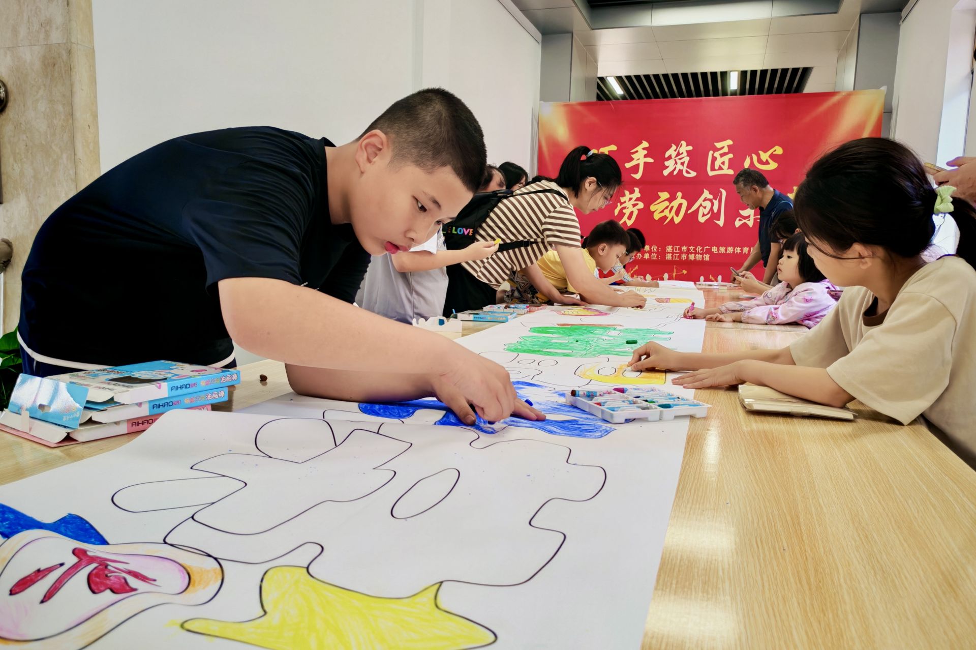 童心绘画迎“五一”，献礼最美劳动者