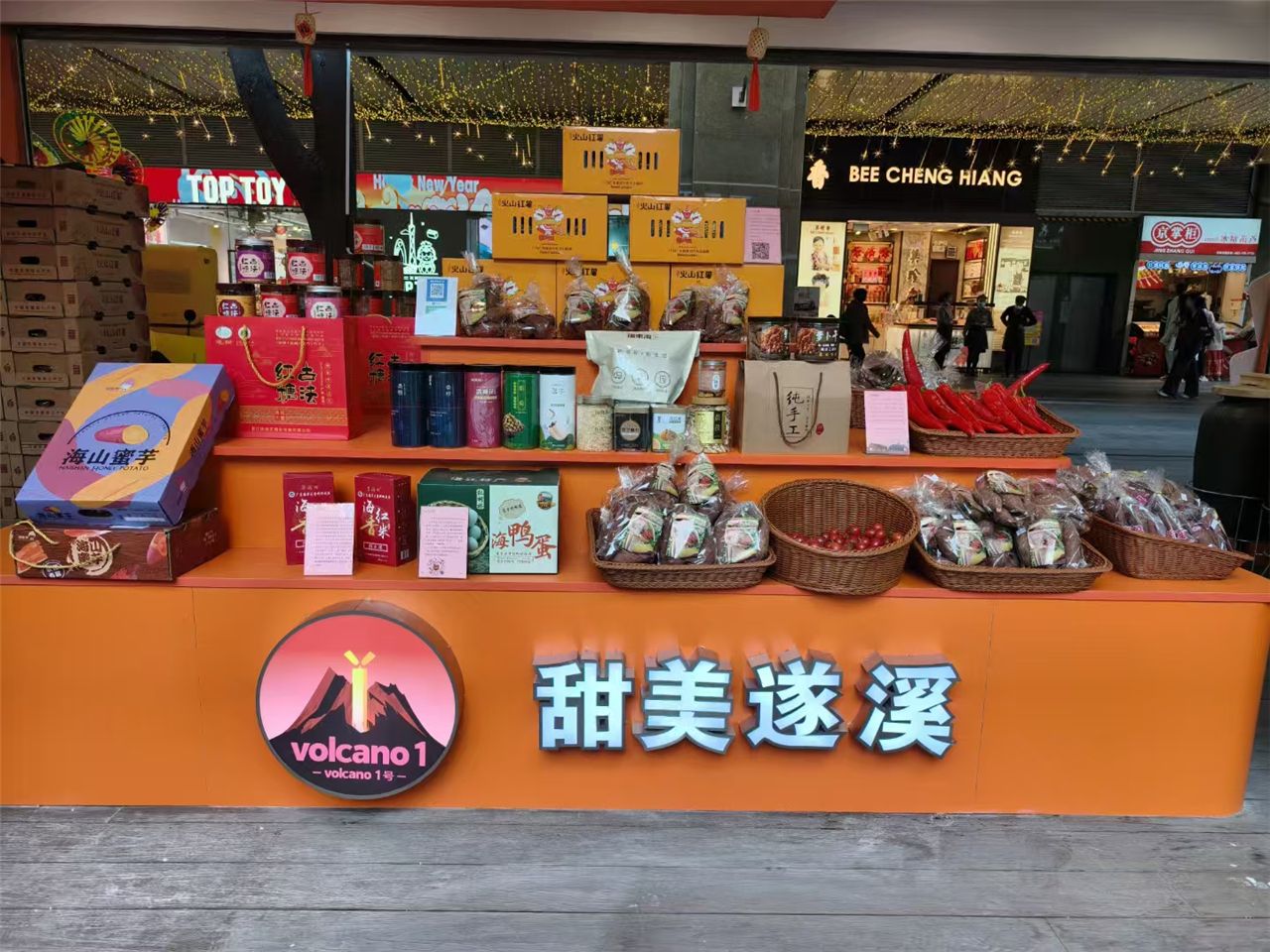驻村干部“跨界”当主播 遂溪农产品广州北京路“圈粉”