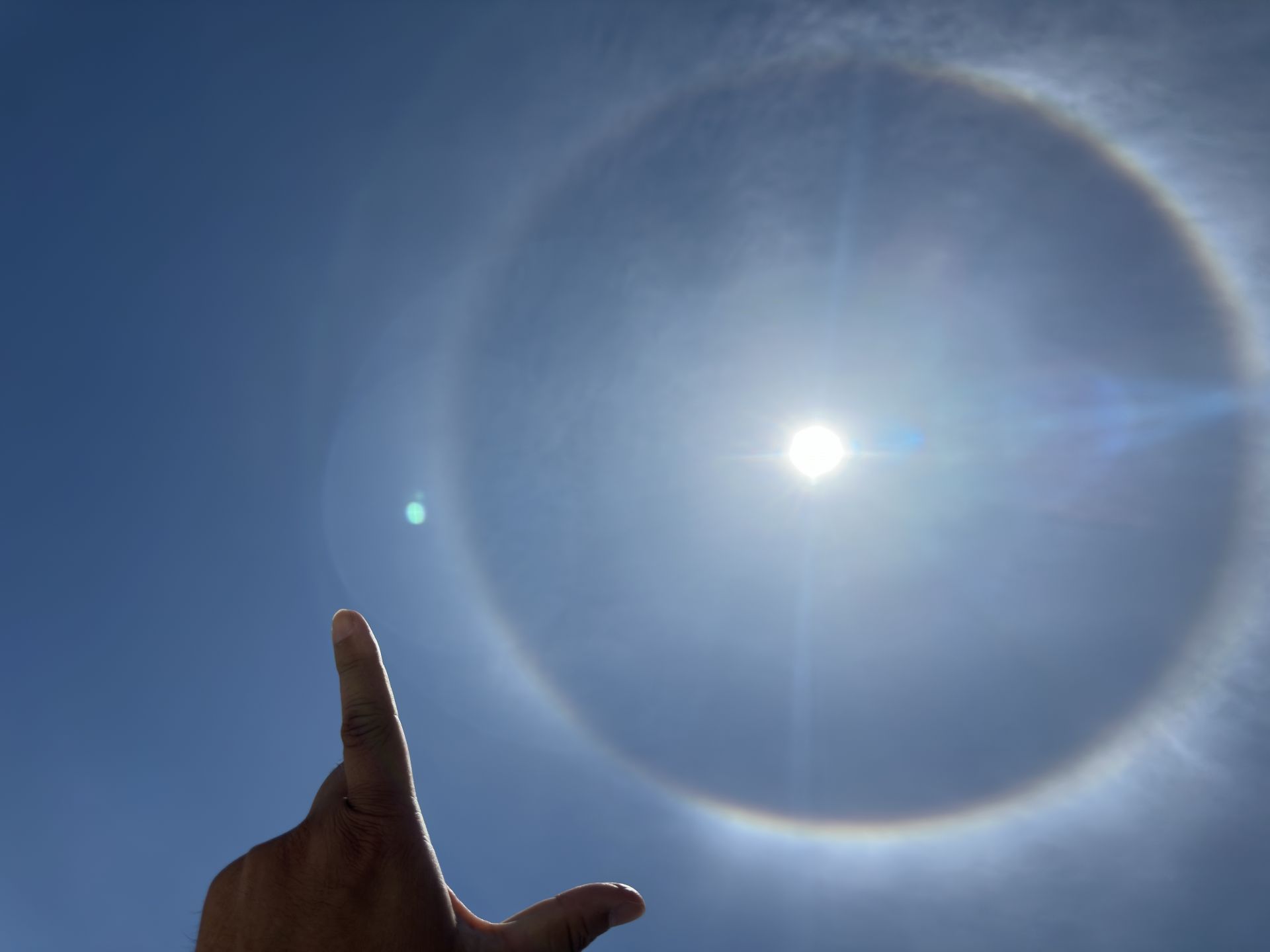 湛江上空出现“日晕”