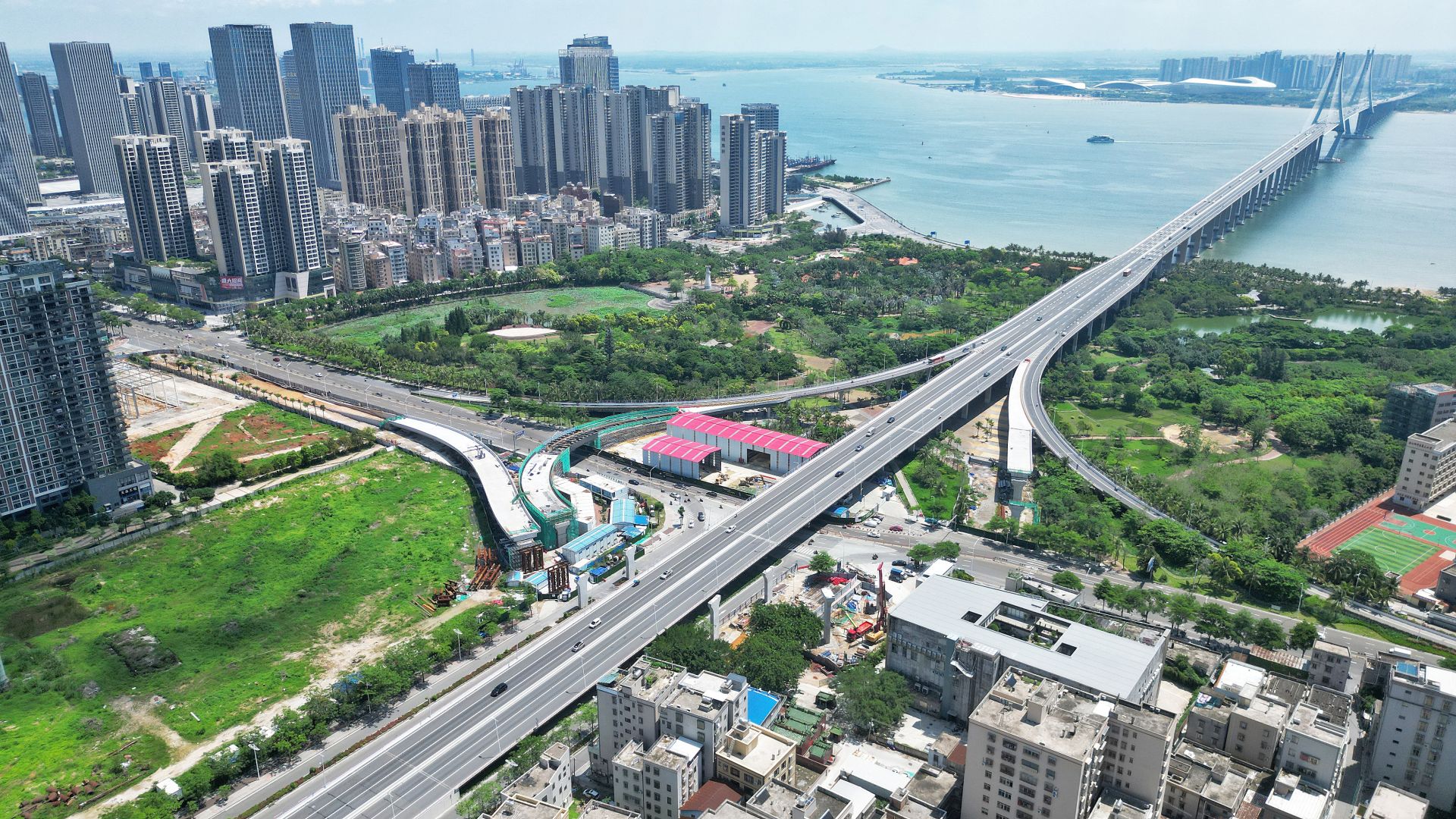 乐山路-海滨大道立交节点改造工程稳步推进