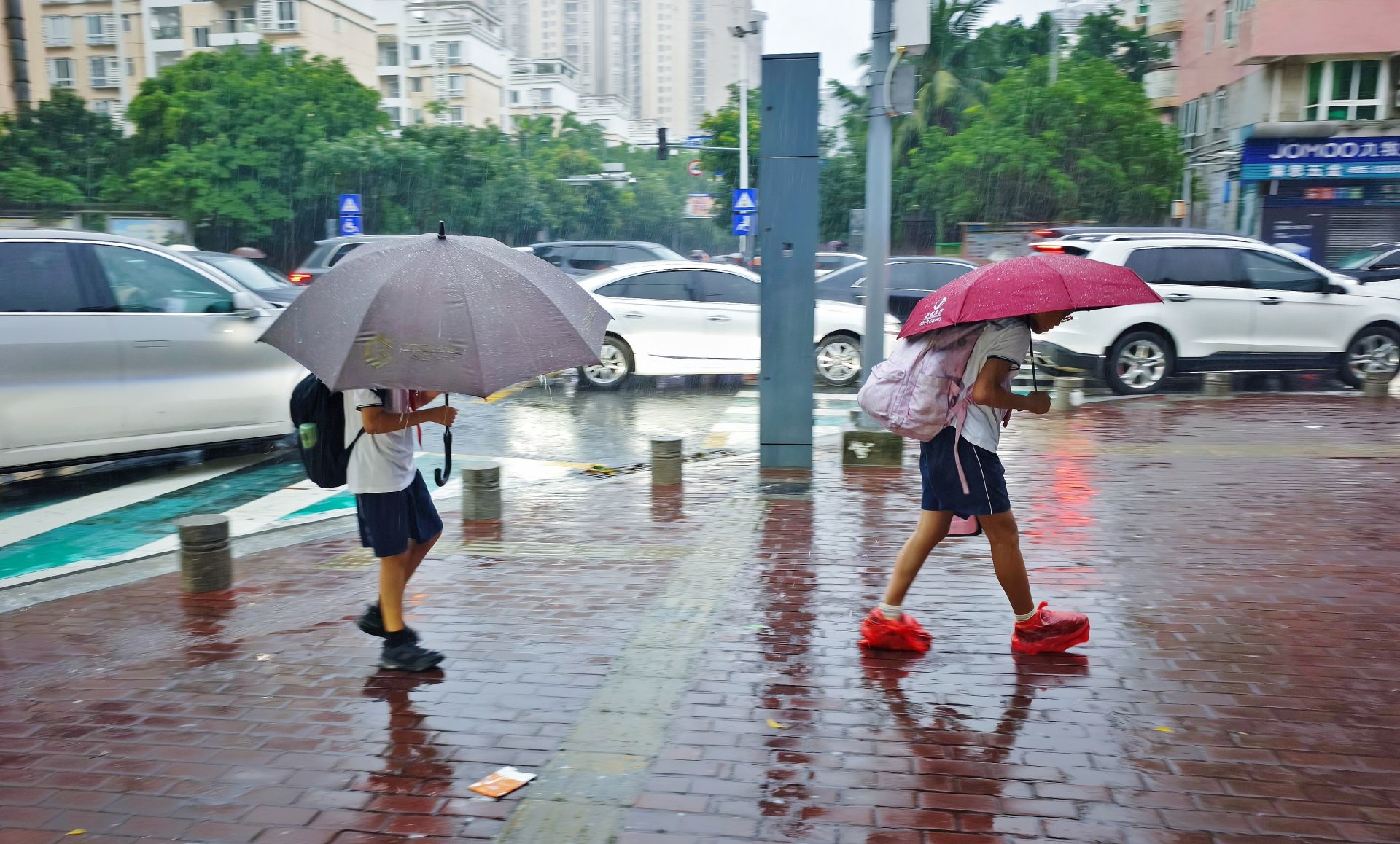 @湛江市民 近期降雨频繁 注意出行安全