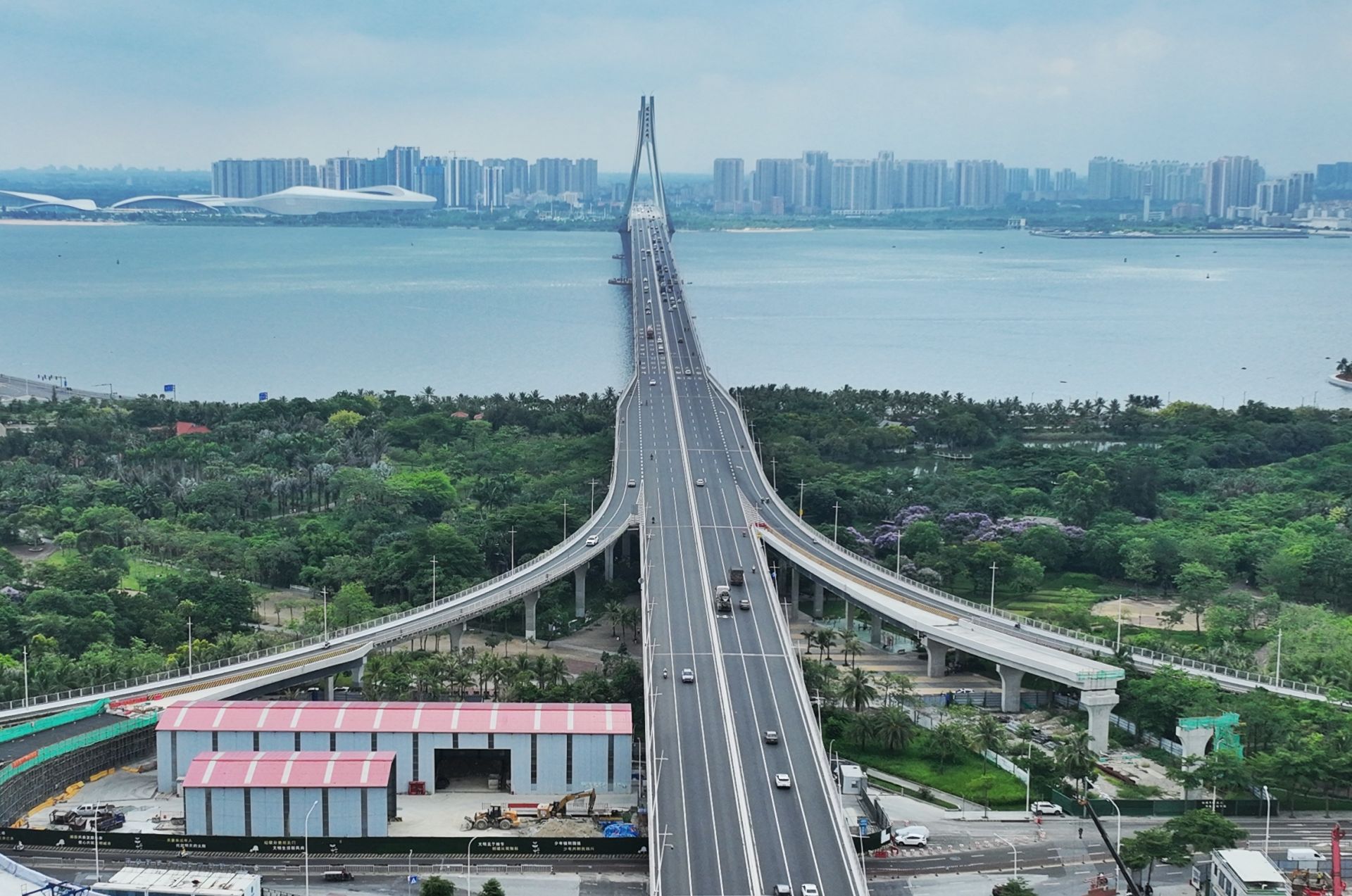 湛江海湾大桥免费通行前期准备工作有序推进