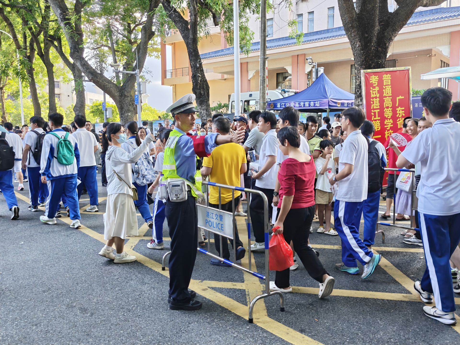 湛江交警圆满完成2025年高考护航
