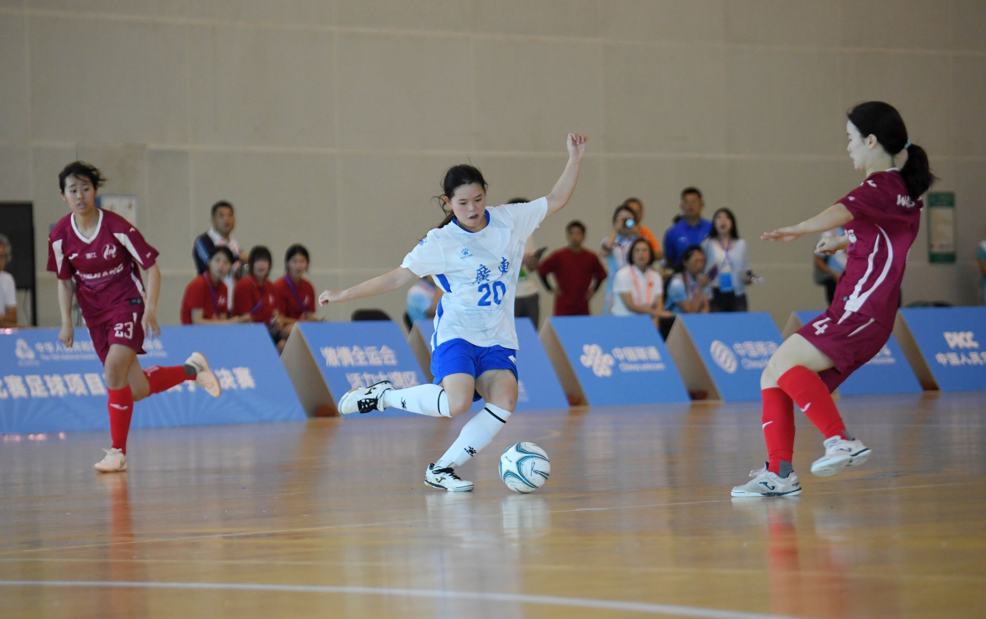 第十五届全国运动会群众比赛足球项目五人制女子组决赛在湛开赛