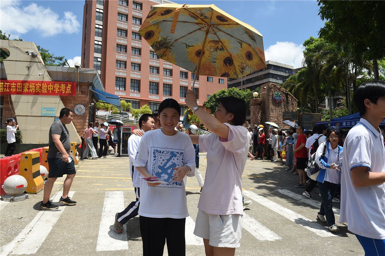 九十分钟跨区骑行 保温桶盛满母爱