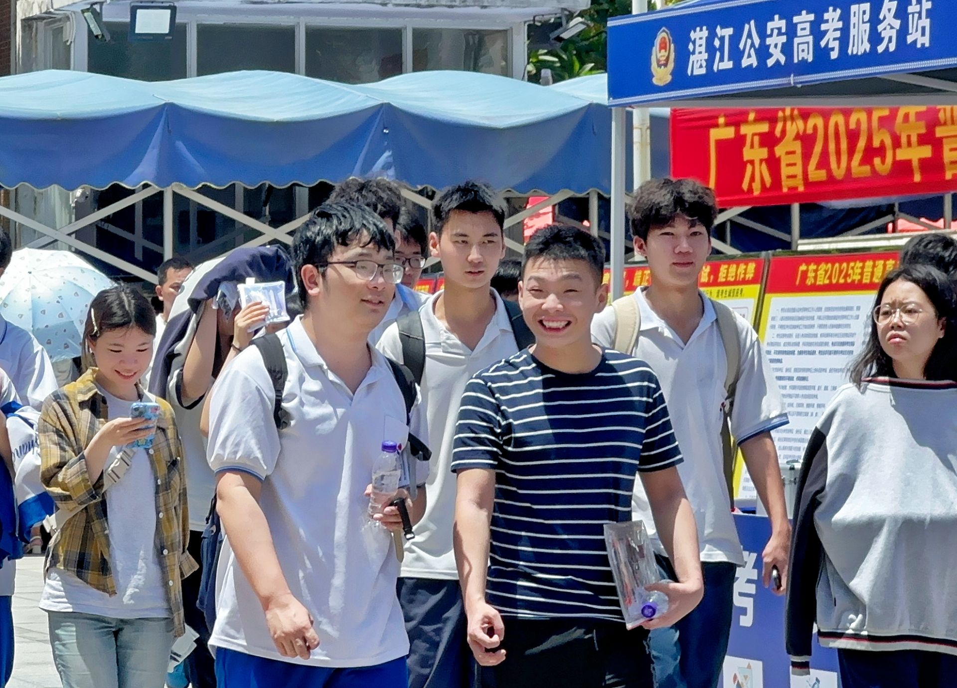 我市56930名考生奔赴考场