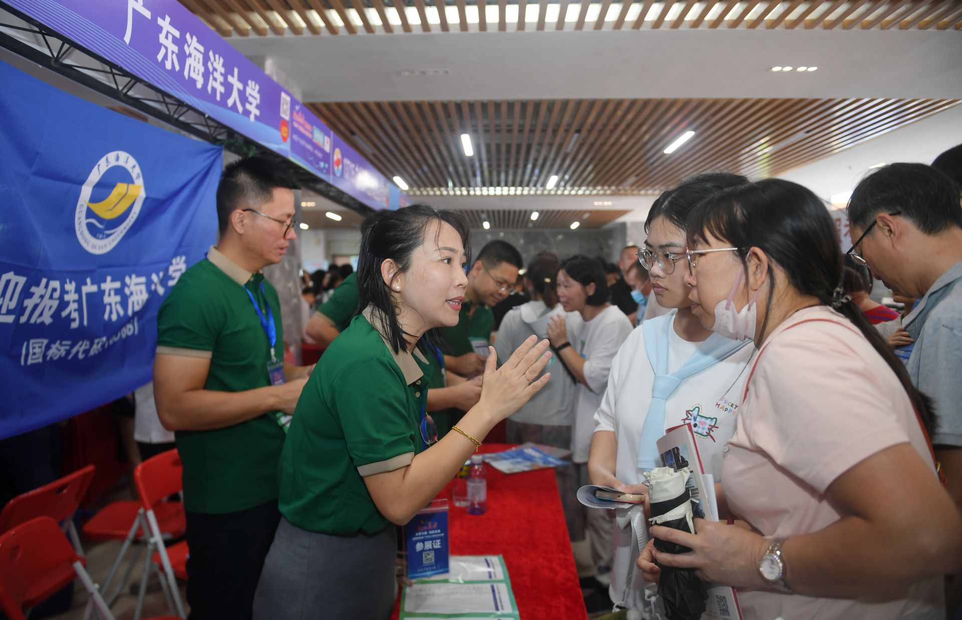 全国高校2025广东招生现场公益咨询会（湛江专场）活动举行