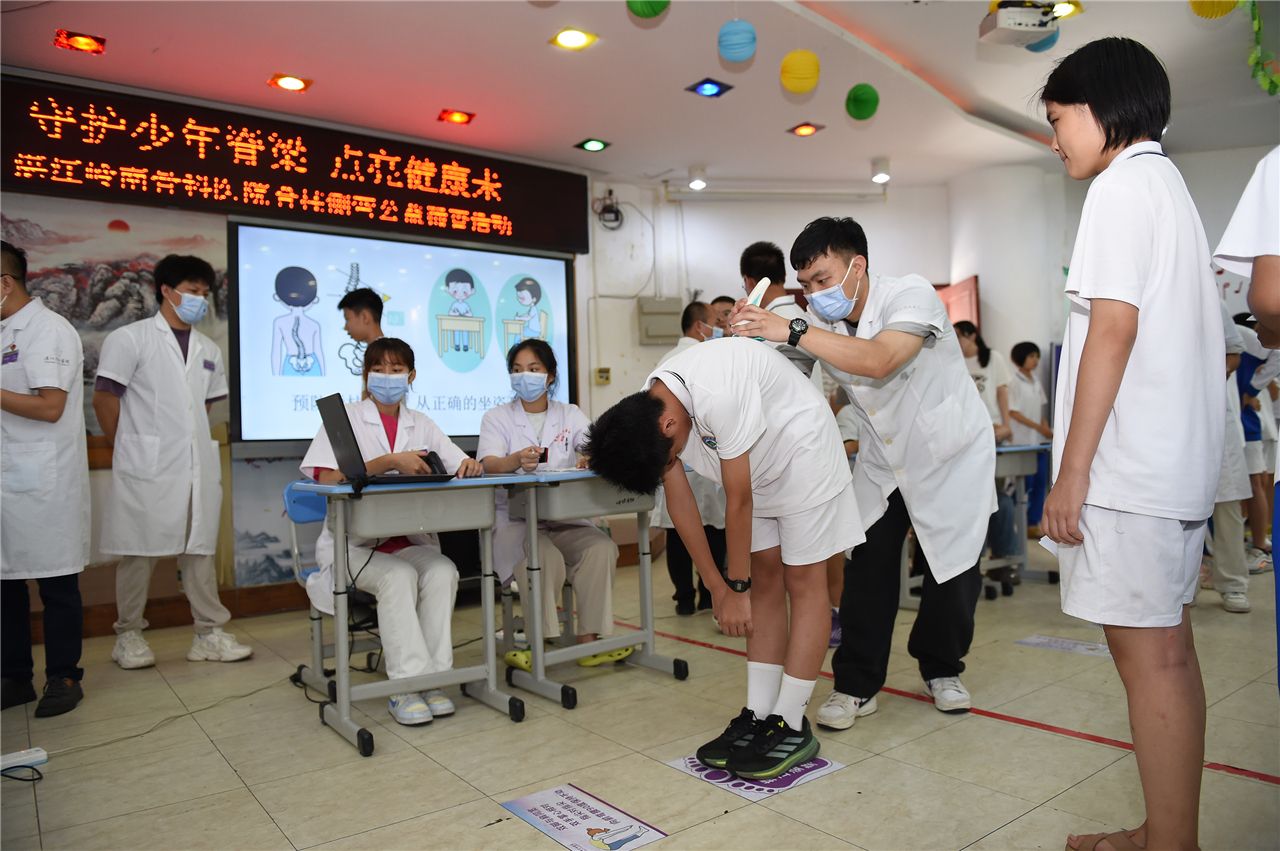 湛江市“送健康 进万家”义诊系列文明实践活动启动