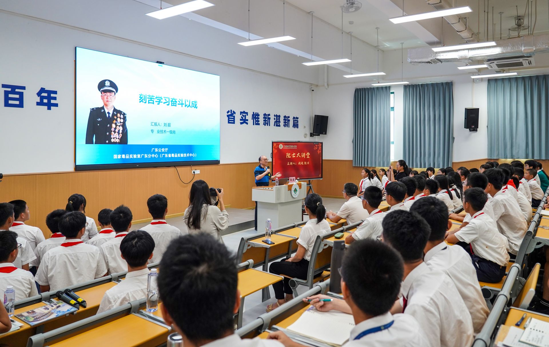 院士进校园传经送宝 激励学子刻苦奋斗成长