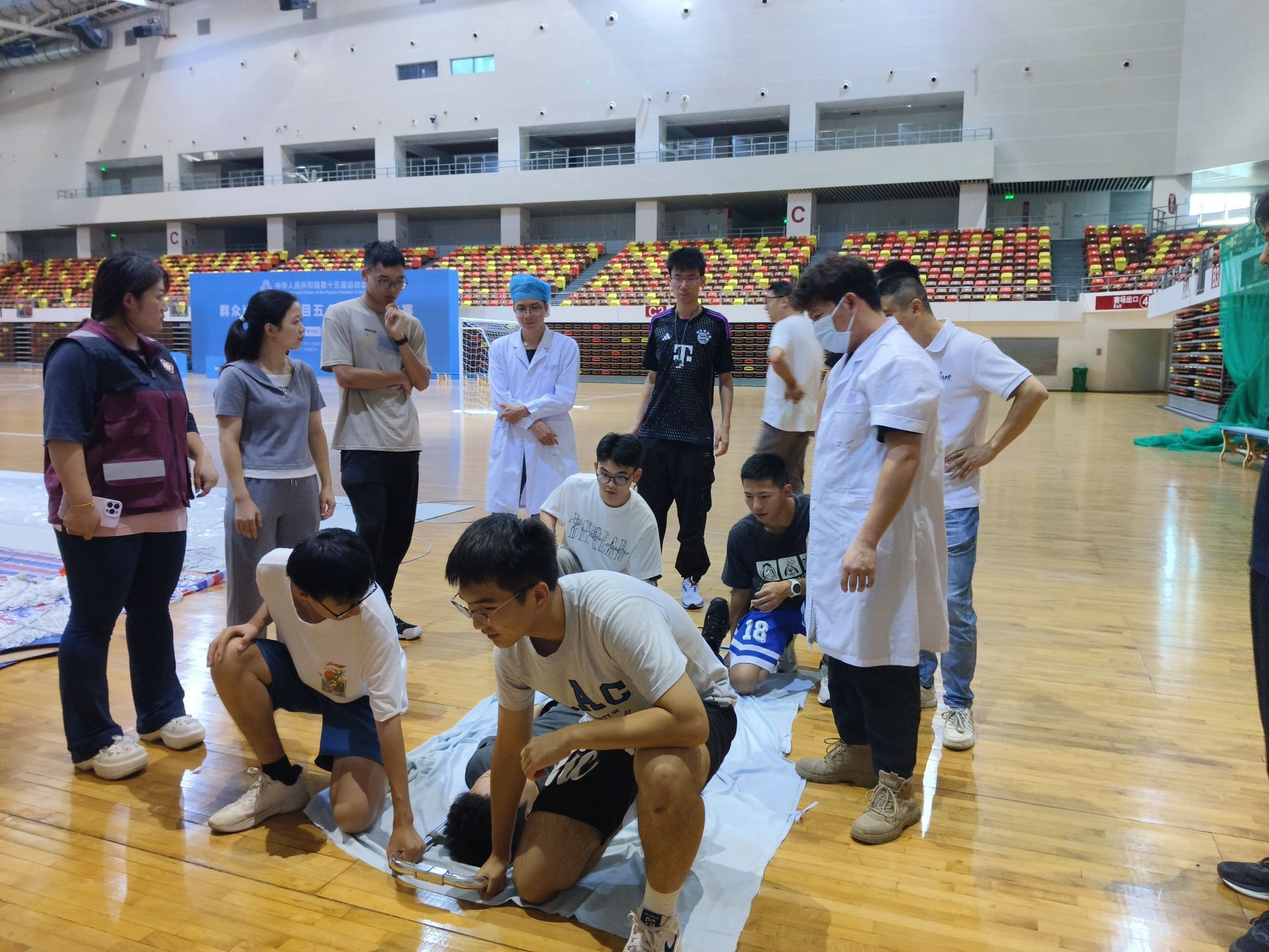  湛江志愿者为全运会添彩