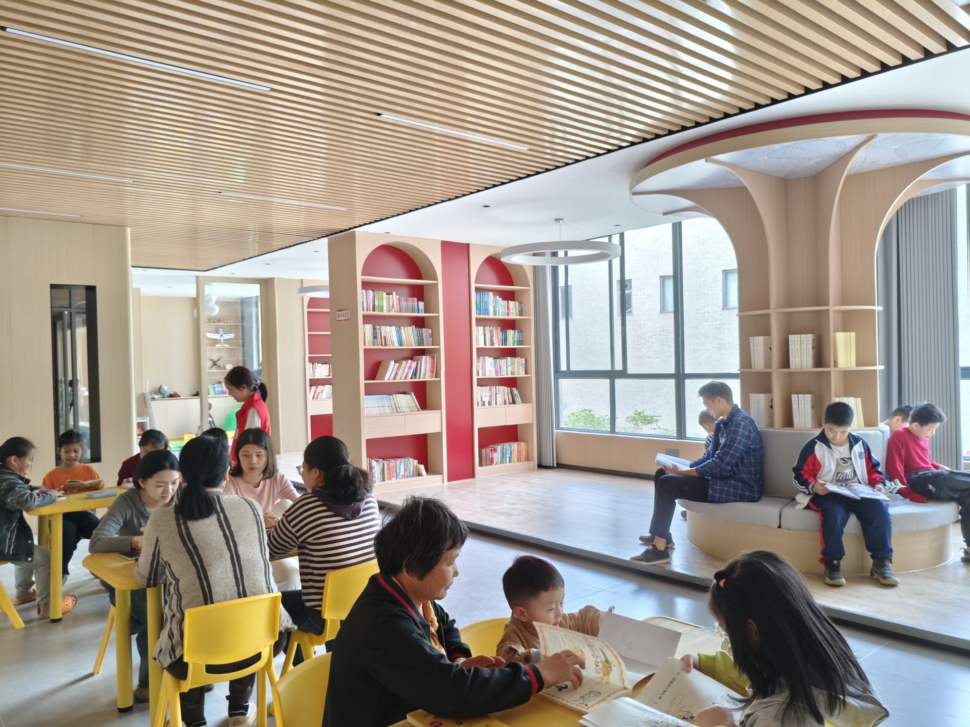 廉江市持续锻造先锋队伍，打造服务矩阵