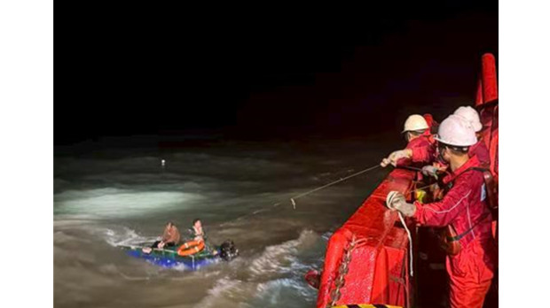 中国海油湛江分公司成功救援北部湾海域2名遇险人员