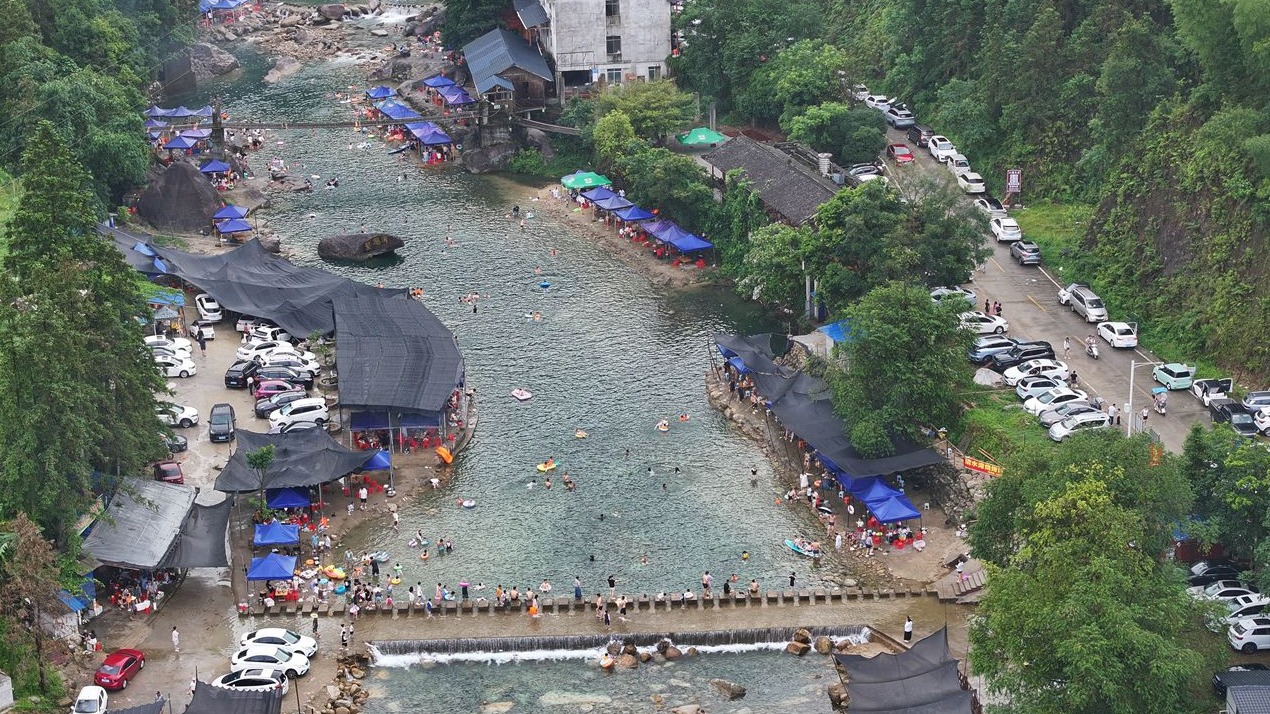 廉江结对帮扶广西融水 助力苗乡“夏日经济”火热