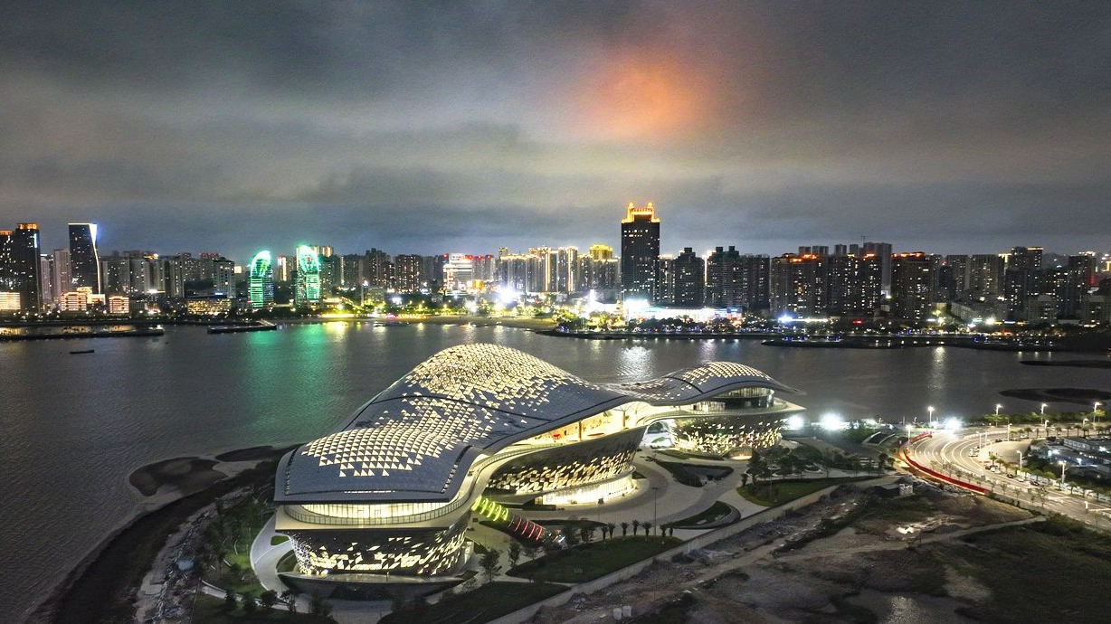 湛江城市建设展示“一湾两岸”夜色新画卷