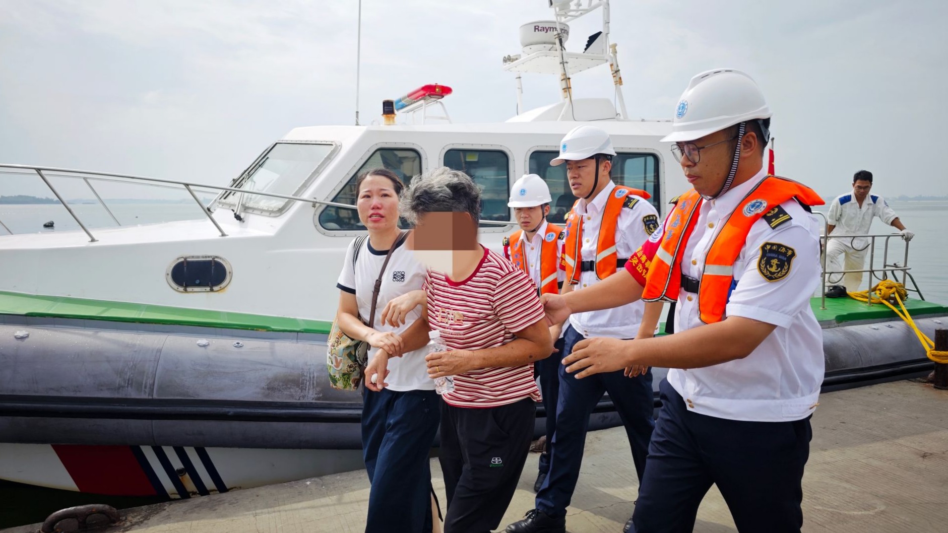 台风“韦帕”影响期间  湛江海事局紧急协调转运4名海岛病人出岛就医