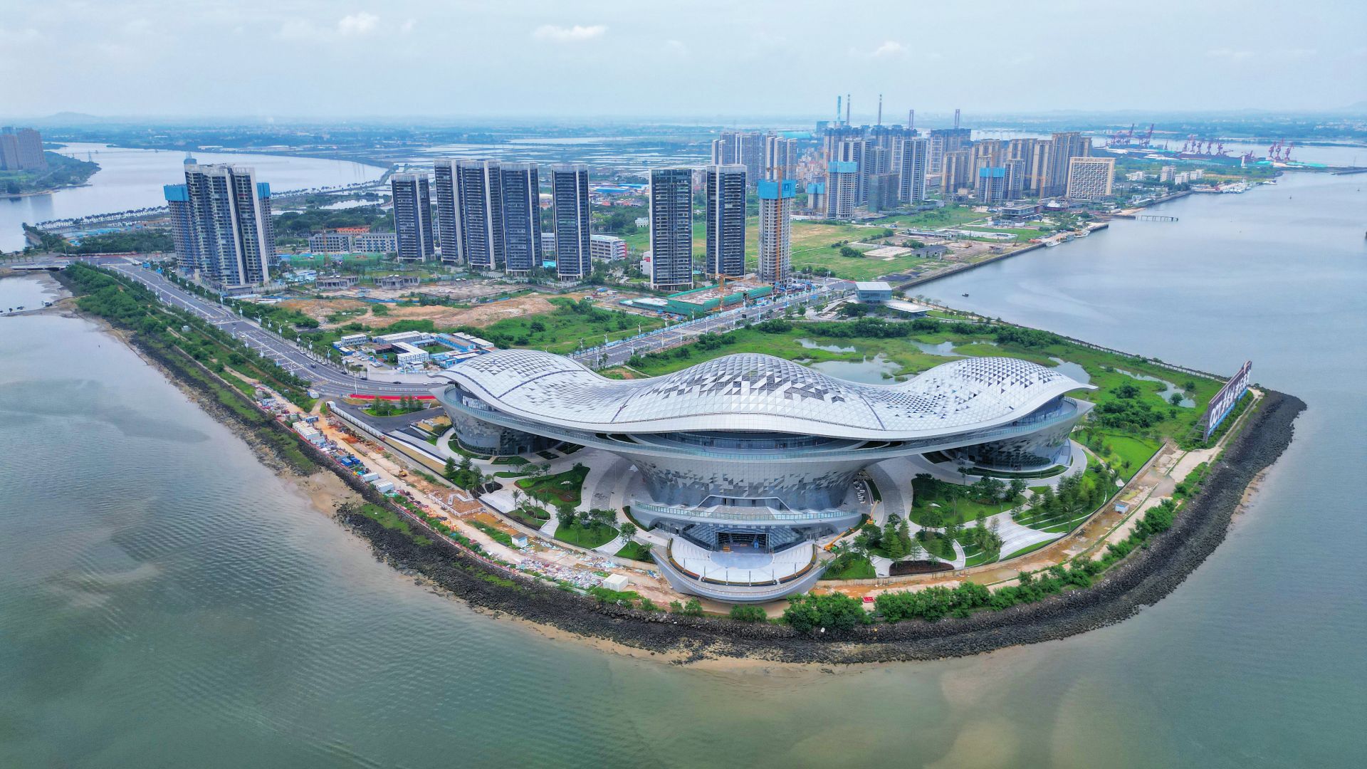 湛江文化中心主路歡樂大道全線貫通