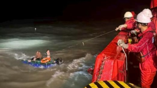 中国海油湛江分公司成功救援北部湾海域2名遇险人员