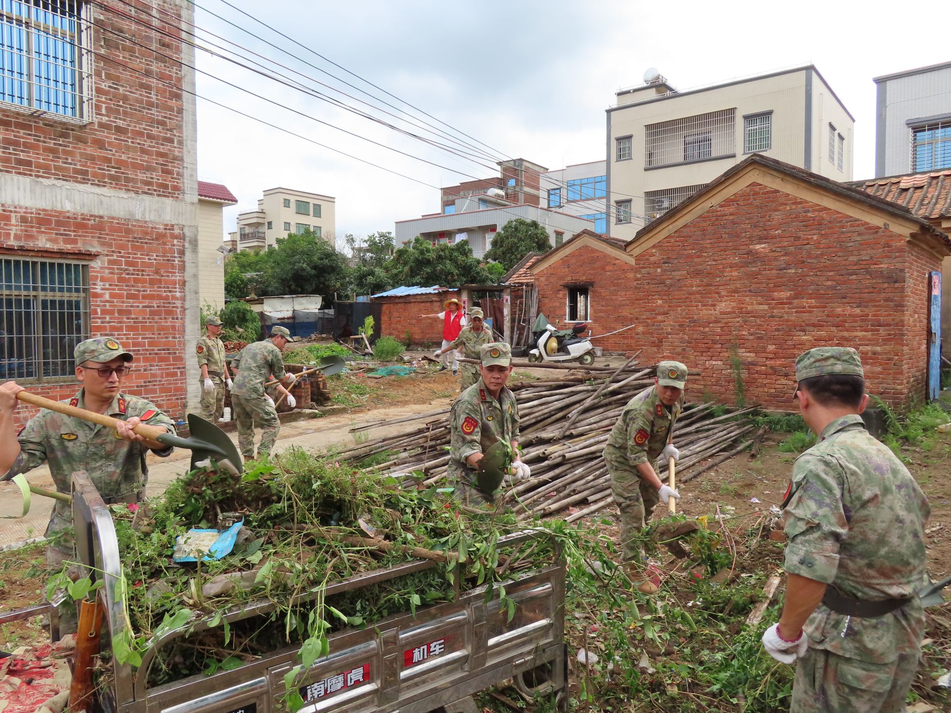 千余民兵奋战一线 筑牢蚊媒疫情防线