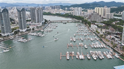 台风“剑鱼”来袭 船只回港避风