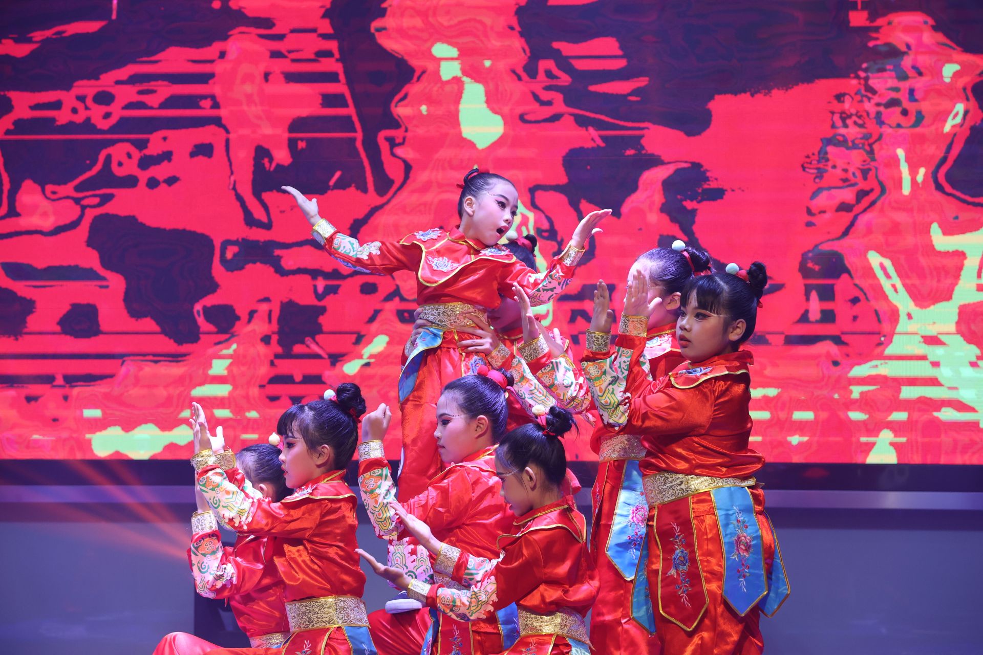 青少年街舞大赛激情上演