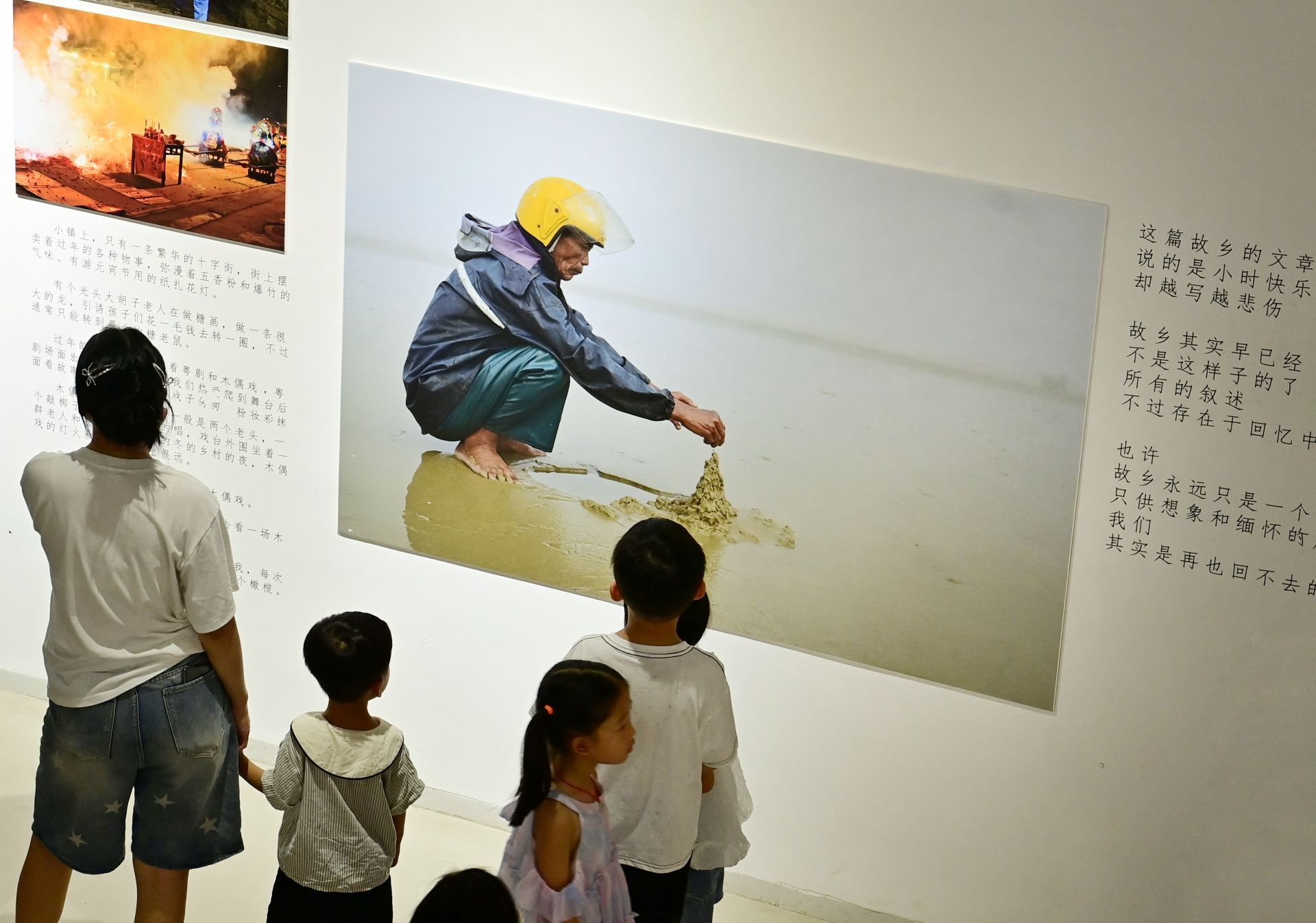 小林漫画展唤醒凡人英雄记忆  堆沙塔照牵出救人壮举