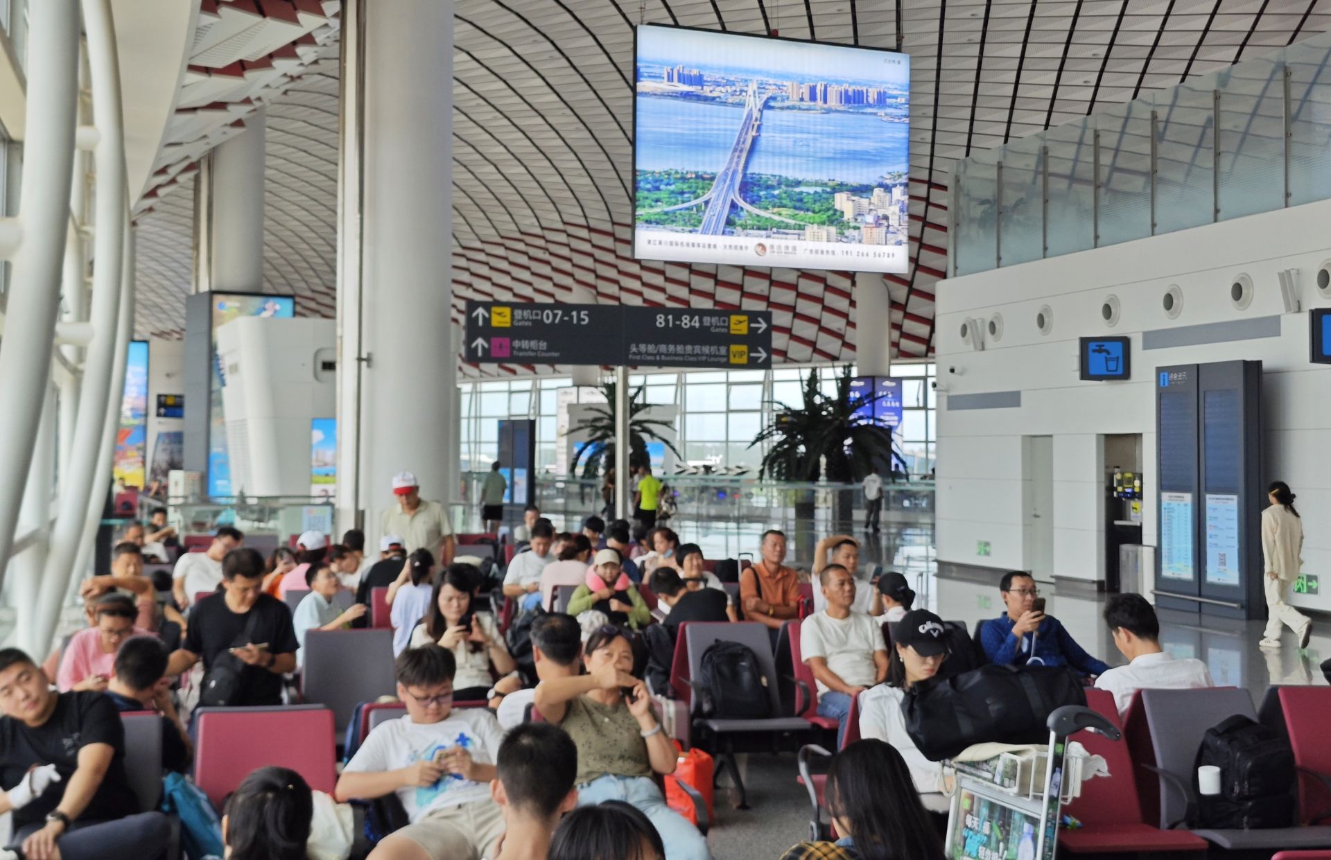 湛江吴川国际机场迎送旅客近55.1万人次