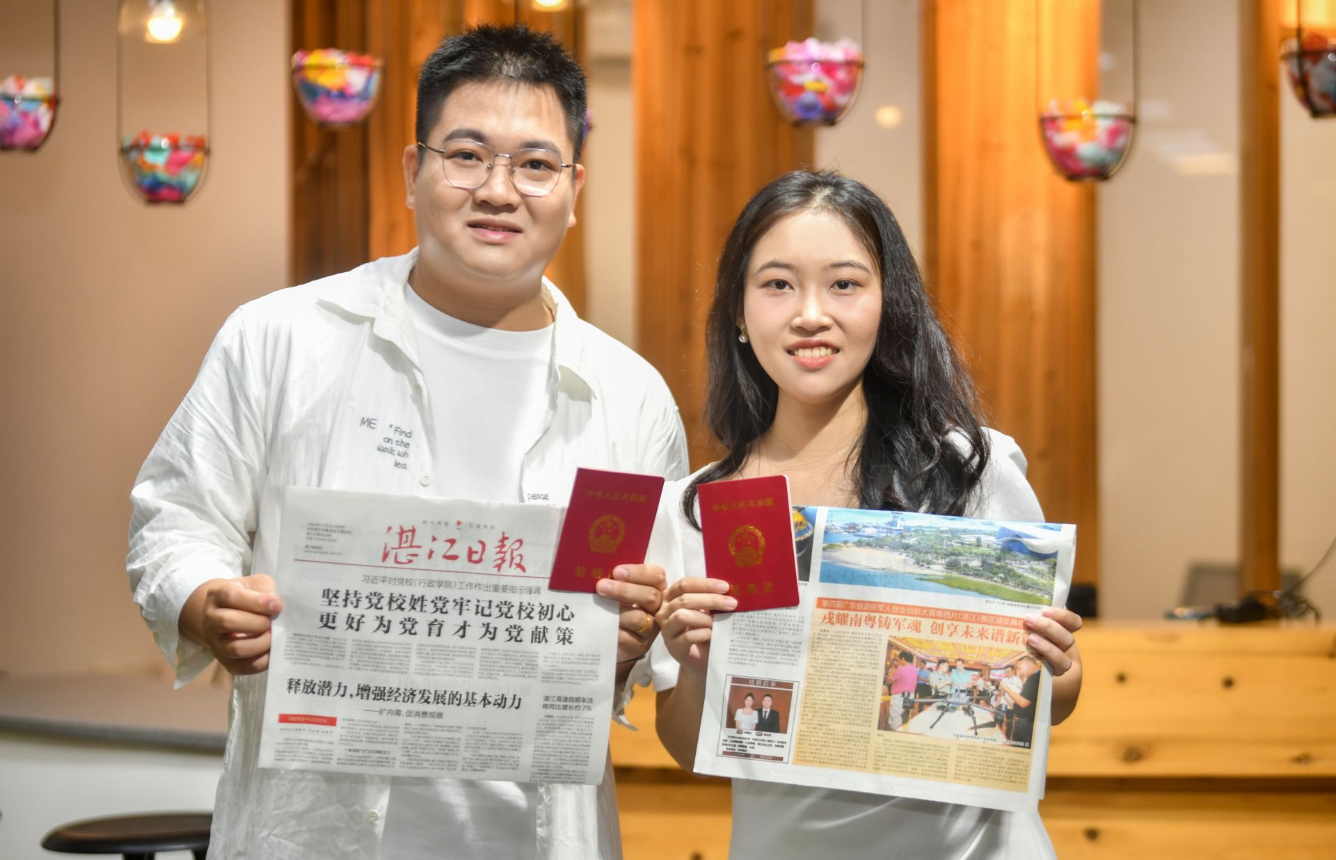 定格浪漫 纸短情长：新人登报缔结良缘 铅字为证爱情永恒